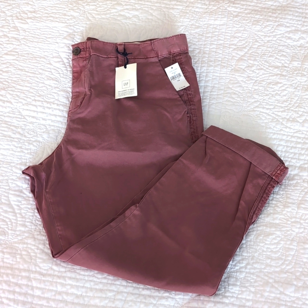 BNWT Gap girlfriend chinos